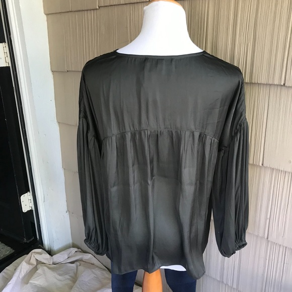 NWT Grade & Gather grey silky soft v neck blouse - Picture 2 of 2